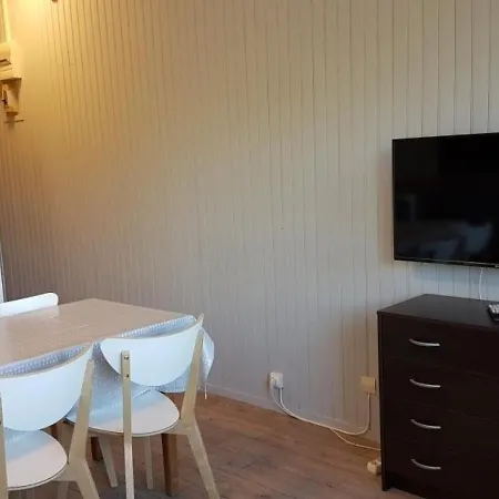 Apartment Besse-et-saint-anastaise-super Besse, 1 Piece, 4 Personnes - Fr-1-395-47 *